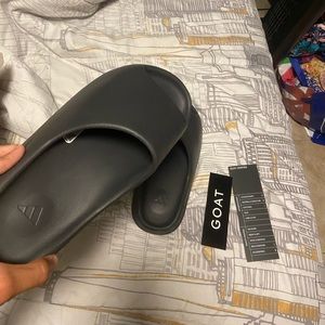 Yeezys slides onyx